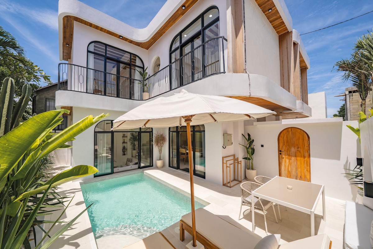 Villa in Pererenan · ★5.0 · 2 bedrooms · 2 beds · 2.5 private baths, Airbnb сравним