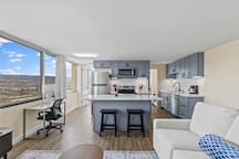 Skyline Access w/ Pearl Views - W/D, Parking, A/C