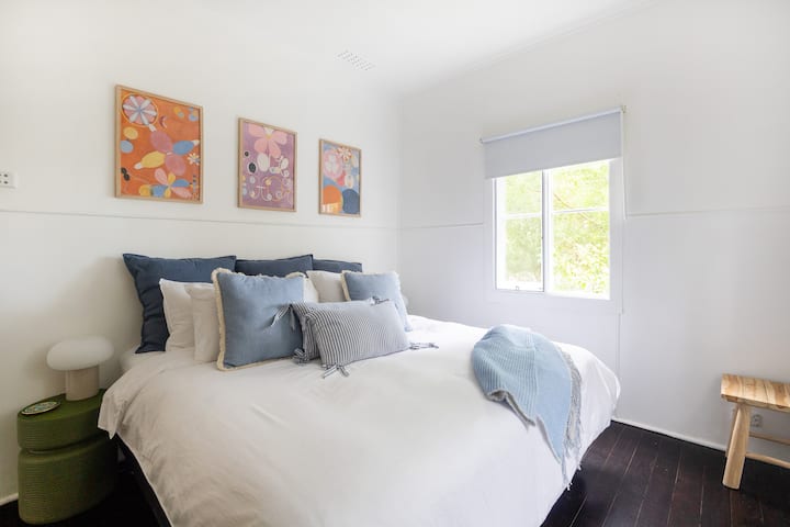 King bed. Can be spilt into 2 singles. Must be requested upon booking (extra fee applies)