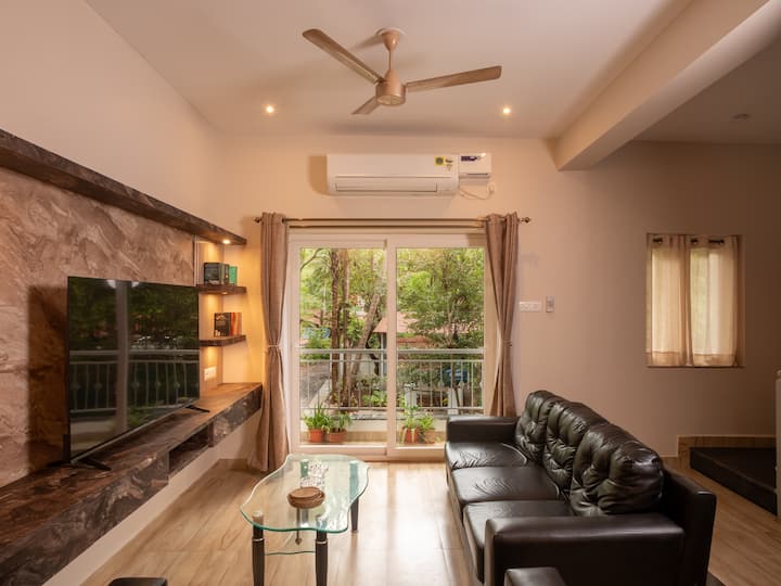 Living room image 8