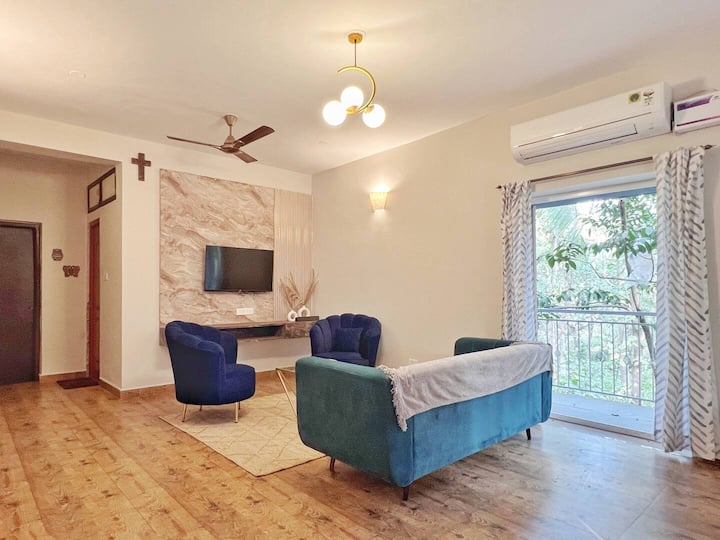 Netflix and chill in the ground floor living room!
This is where you'll unwind when you first arrive, it also leads to 2 bedrooms, the kitchen and dining area.
