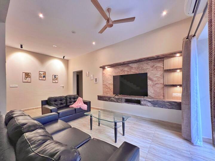 The chill room everybody ♥️'s. This is the living area on the first floor - complete with a TV, books of all genres and a balcony that overlooks the pool, it's a welcome respite for your group to lounge about.