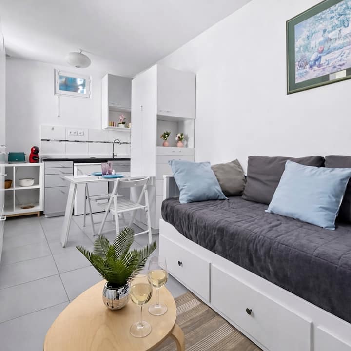 Studio Central Avec Terrasse, Cosy Et Moderne - Saint-Maur-des-Fossés