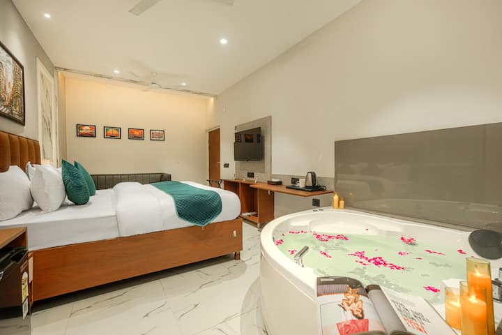 The Leaf Hotel, Suite Room With Jacuzzi - Ludhiāna