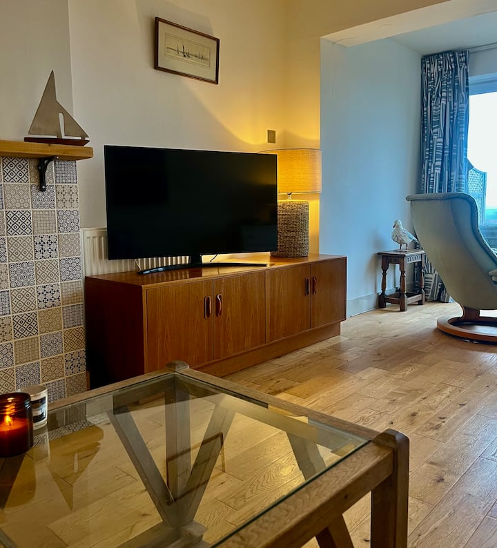 'Salt'
Front Line Two Bedroom Beach House - Seaford