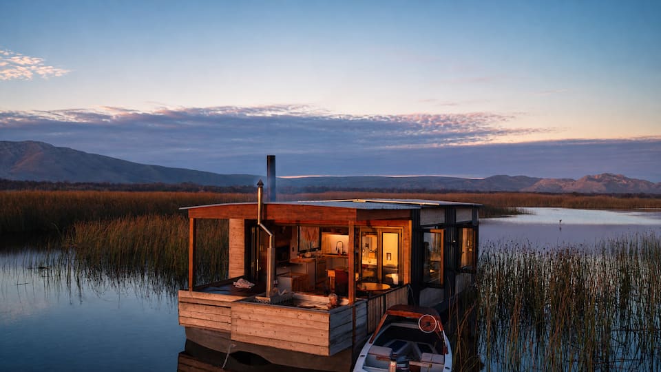 A floating cabin hidden in the reeds, Pearly Beach, Western Cape, South Africa, photo 8 of 10