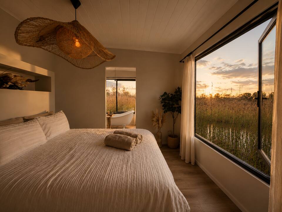 A floating cabin hidden in the reeds, Pearly Beach, Western Cape, South Africa, photo 4 of 10