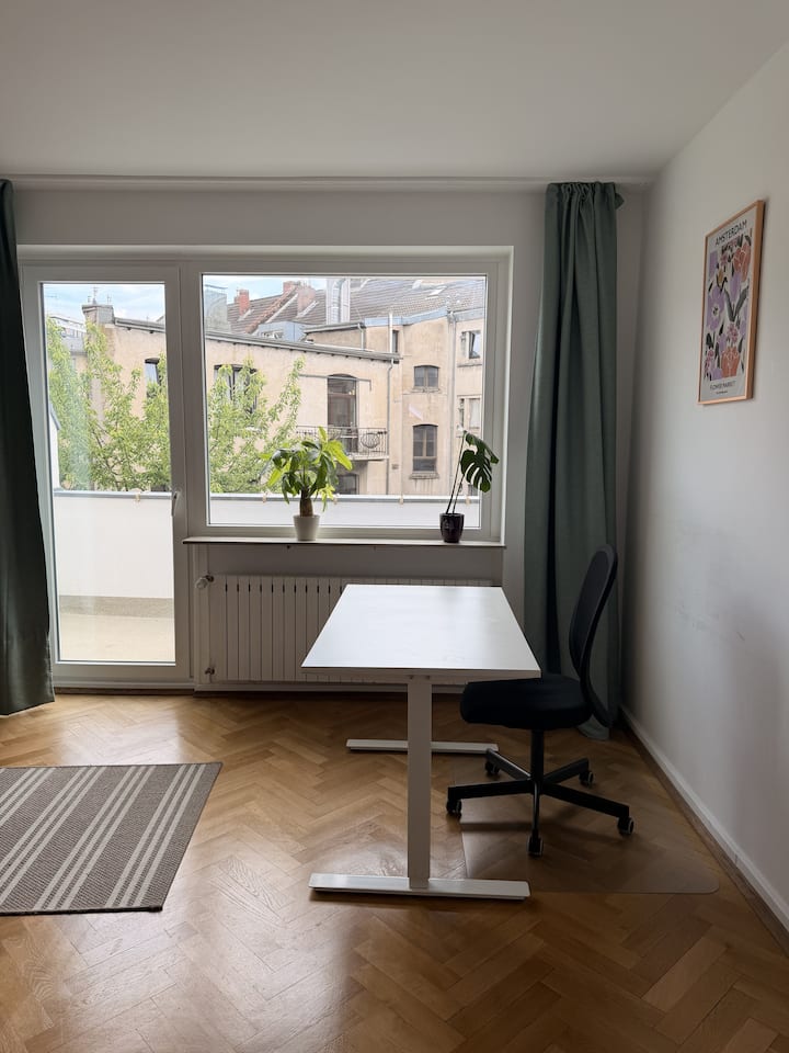 Luxus Wohnung In Beste Lage Mit Südbalkon - Düsseldorf