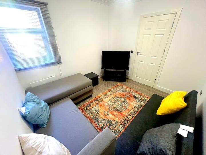 Spacious 5-bedroom & 4-bathroom House In London - Epsom