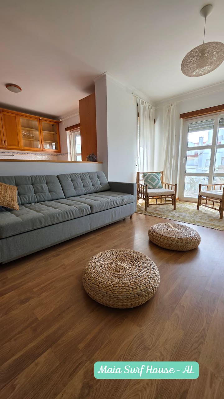 Apartamento Com 2 Quartos A 2 Min. A Pé Da Praia. - Peniche