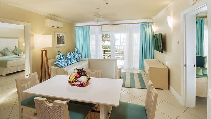 Beachfront | Pool + Spa + Walk To Restaurants - Rodney Bay
