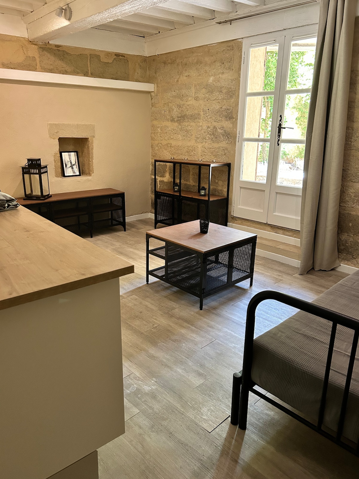 Studio in historic center - Flats for Rent in Uzès, Occitanie, France ...