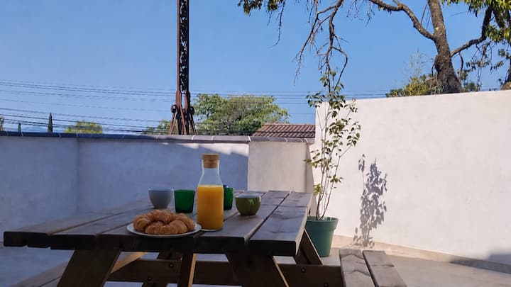 Escapade En Provence-terrasse-clim-sous L'amandier - Pourrières