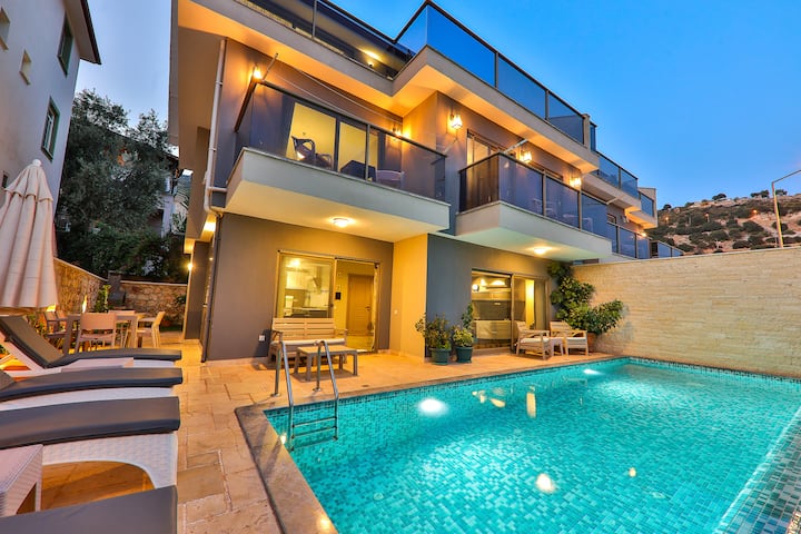 Kaş Merkez Denize Yakın ÖZel Havuzlu Villa - Kaş