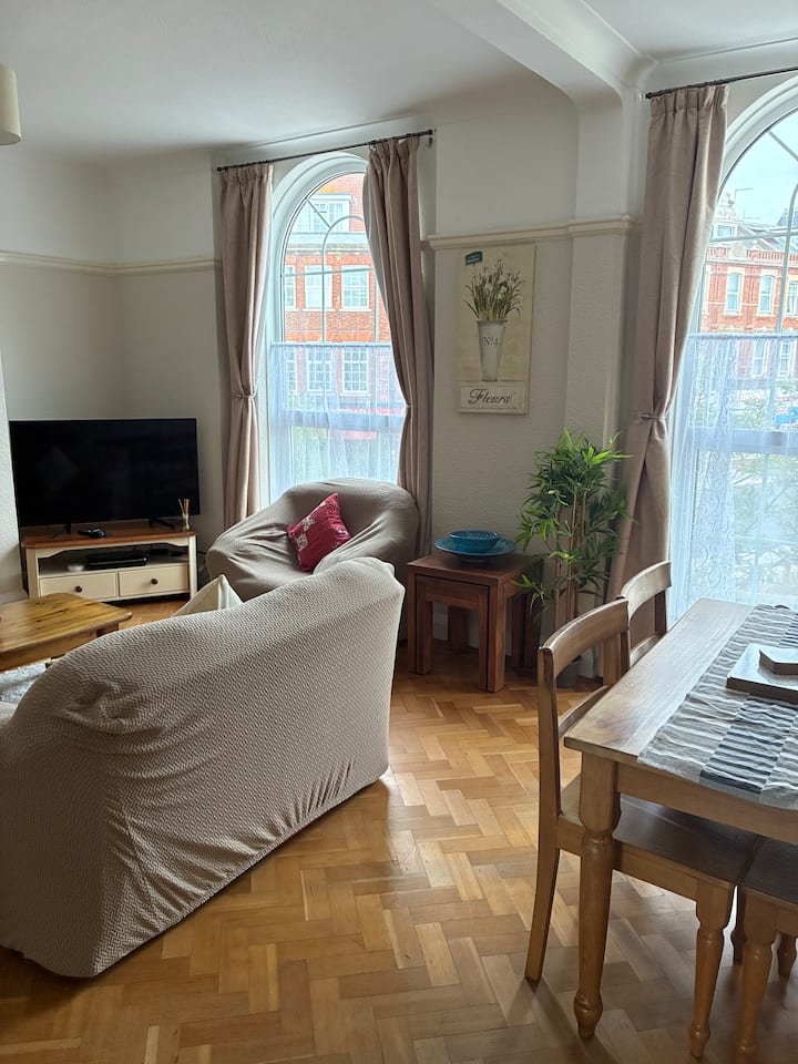 The Strand Retreat | Family & Pet Friendly Flat - Exmouth
