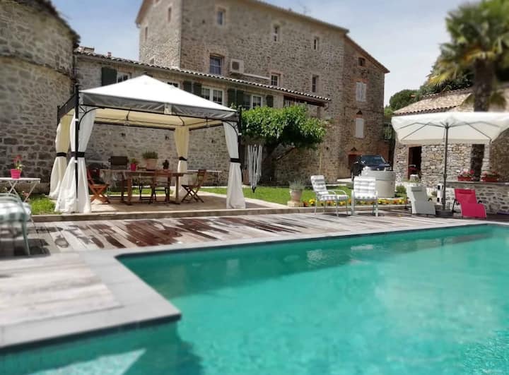 Gîte Romantique Avec Piscine à Débordement - Gard