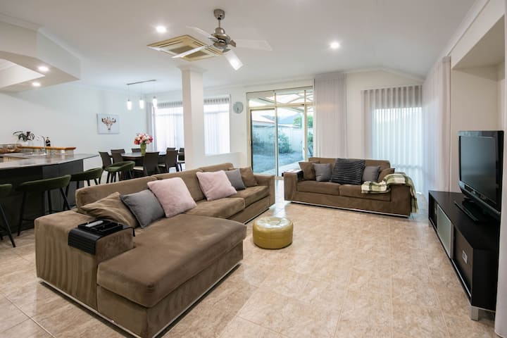 Cosy Lodge Canning Vale - Near Shopping Centre - 珀斯