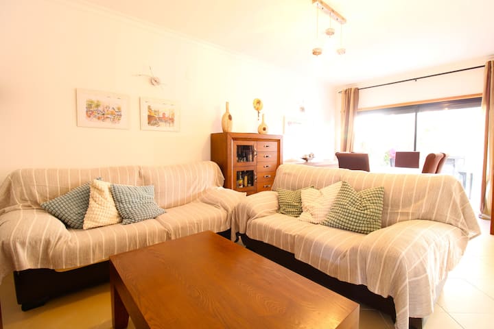Villa Sal, Sol, Sul - アルトゥーラ