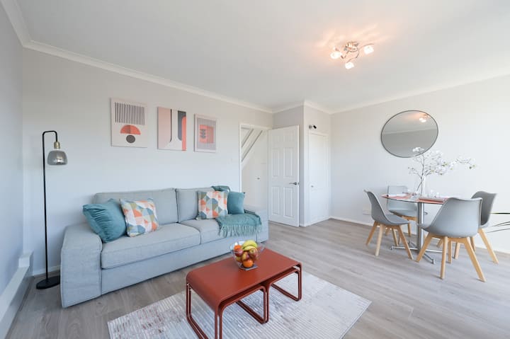 Bright & Spacious 2-bed - Easy Access To London - Surbiton