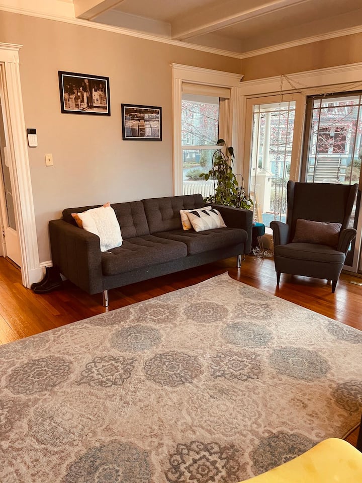 Welcoming, Spacious Home In Coolidge Corner - Brookline