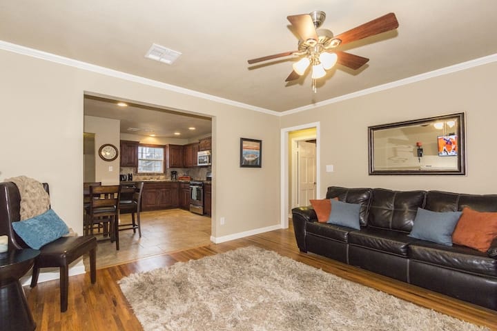 4br Game Room | Pet-friendly | Sleeps 8 - Tulsa, OK
