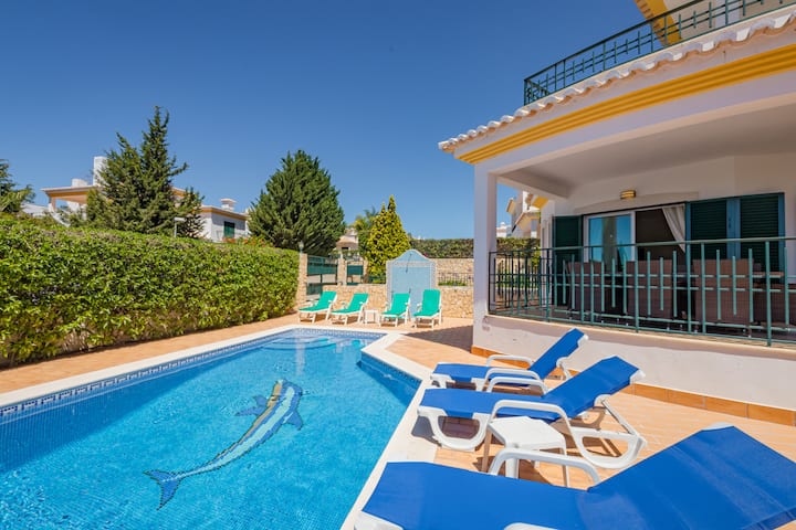 Villa Kelisia Avec 4 Chambres, 5 Salles De Bains E - Albufeira