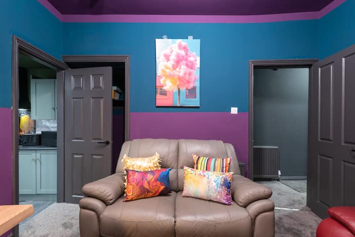Bustling Newland Ave 4brdr | Tvs In All Rooms - Beverley