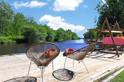 Serene Waterfront Cottage|Hot Tub, dock, fire pit