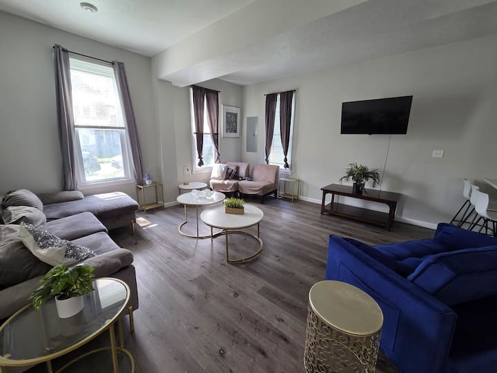 Two King Suites, Four Bedrooms 3.5 Bath - Cleveland