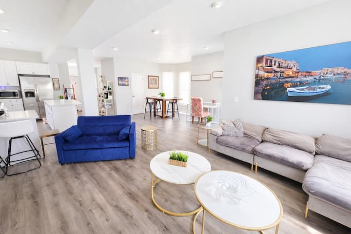 Two King Suites, Four Bedrooms 3.5 Bath - Cleveland, OH