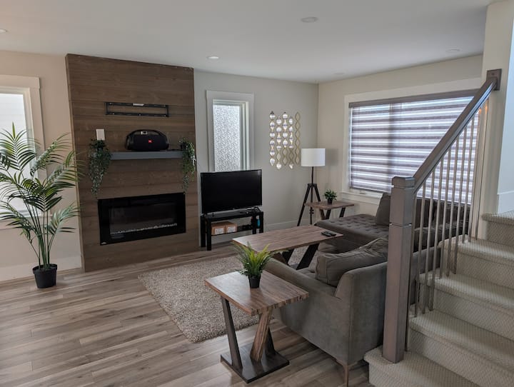 Modern Home Near Halifax - 4 Rooms & 3 Baths - Halifax