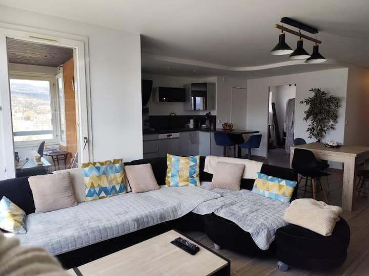 Bel Appartement, Superbe Vue Au Pied D'une Colline - Gap