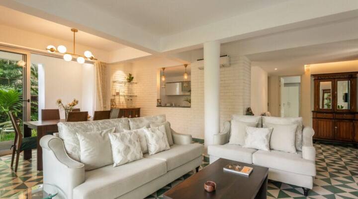 Living room image 4