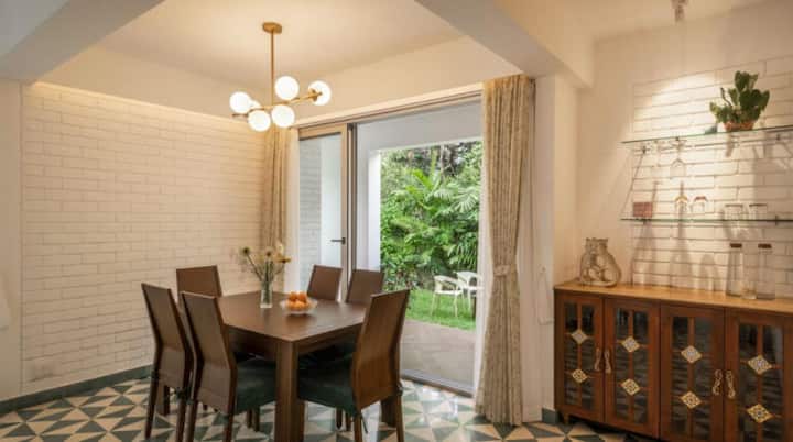 Dining area image 1