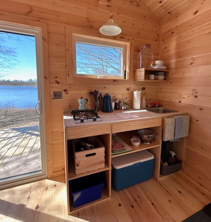 Quiet Tiny Cabin Retreat - Unplugged! - Kingston