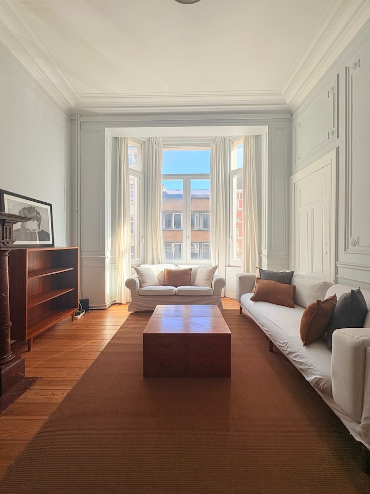 Spacious Apartment -
5 Min From Midi Station - Brussels Region