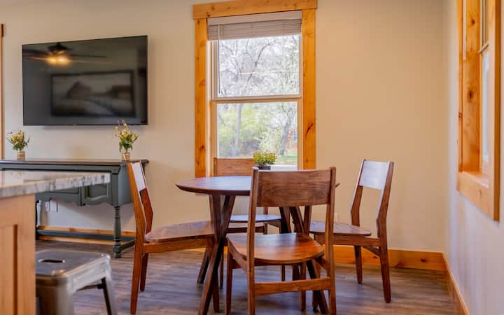 New Remodel, 2-bdrm/1.5 Bath Home In Cody W/ac! - Cody, WY