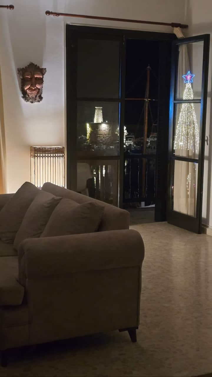 Girne Old Harbour 2+1 Unique Apartment On Seaside - Kyrenia