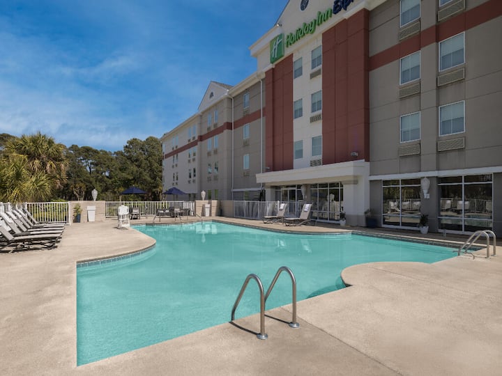 Free Breakfast Stay | Broadway At The Beach -0.2mi - Myrtle Beach, SC