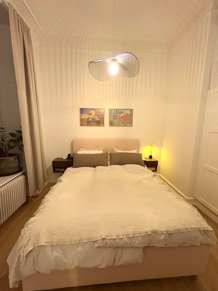 Classic & Elegant ØSterbro Apartment - Copenhagen