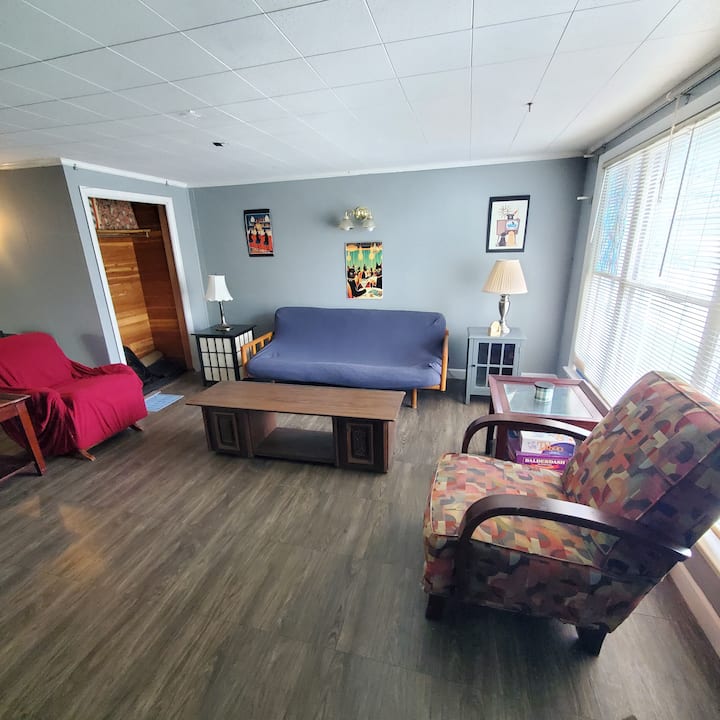 Pet Friendly, 3 Bedroom House On Quiet Street - Fort Wayne, IN