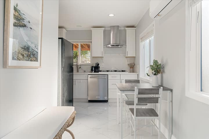 Guesthouse In Garden Grove - Buena Park, CA