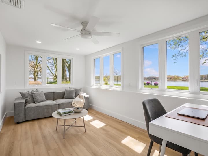 Waterfront North Fork Retreat • Sunset & Vineyards - Southold, NY