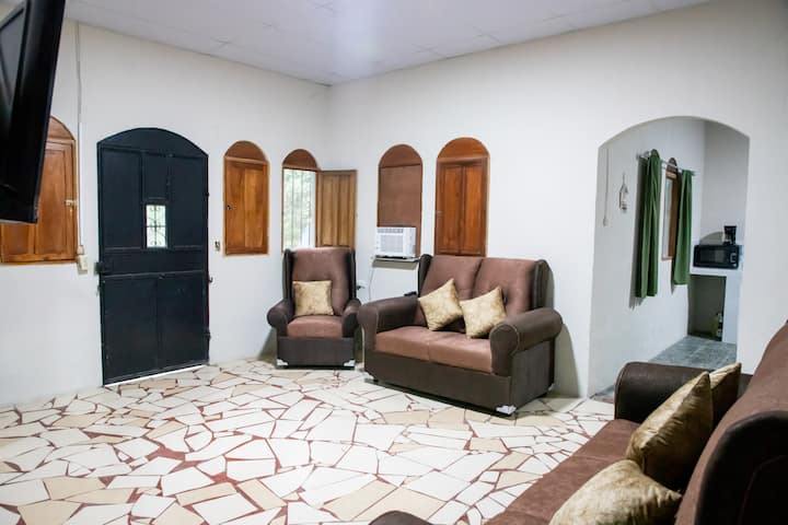 Villa Cariño | Garden Retreat | 3br Home Sleeps 6 - Morales