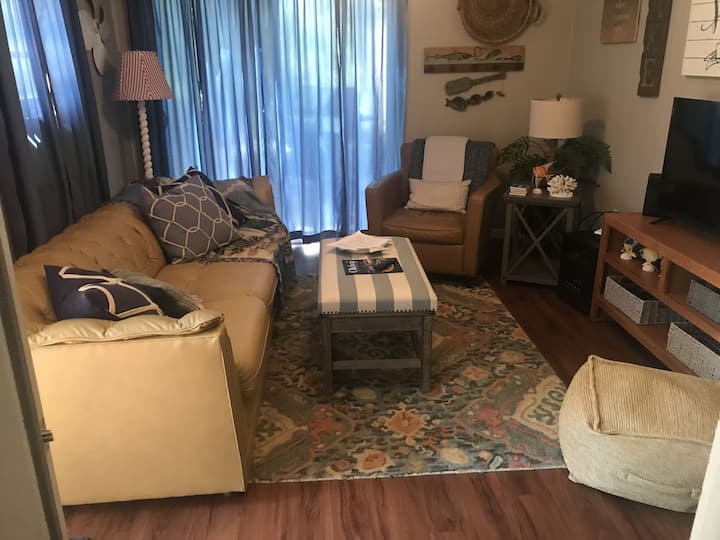 Monarch Cove Cottage - West Okoboji Lake, IA
