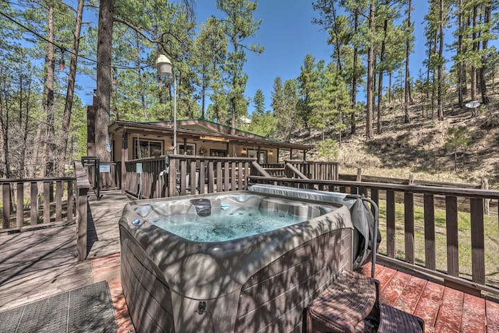 Tranquil Cabin W/ Stream & Deck Near Dtwn Ruidoso! - Ruidoso, NM