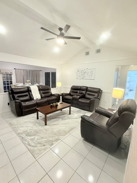 Successful Airbnb property: Private & Comfortable 4BR•Gated•Beltway 8 Access in Greater Inwood