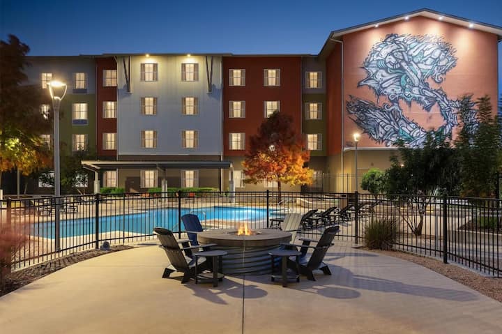 Austin Escape | 4 Pet-friendly Units W/ Breakfast - Pflugerville, TX