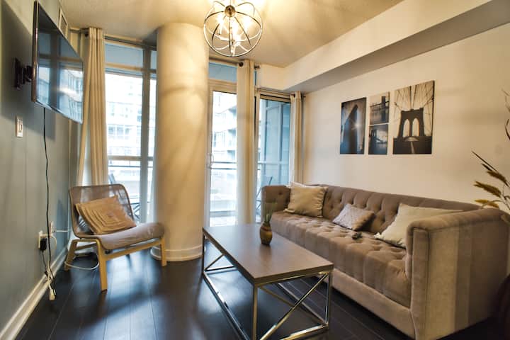 Stylish 2br Condo In The Heart Of Downtown Toronto - Toronto
