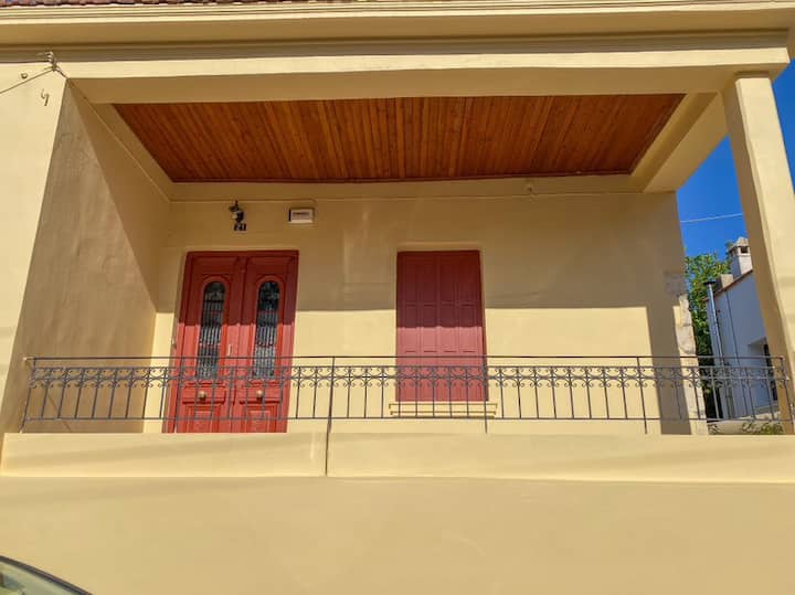 Νεοκλασική Βίλα με κήπο και δωρεάν χώρο στάθμευσης - Chania